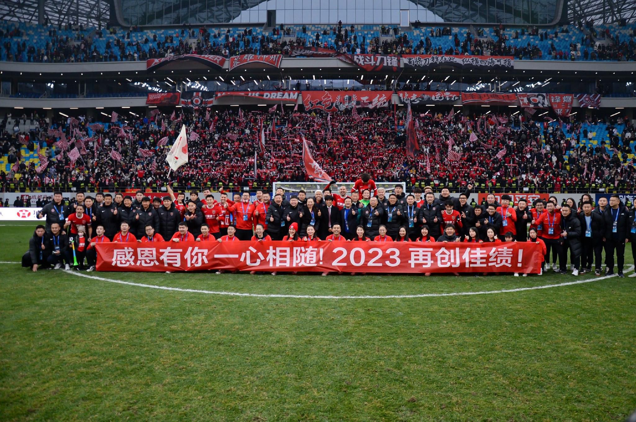 据西媒elnacional报道，由于引进哈兰德和姆巴佩代价太高，皇马将明夏的转会目标是小蜘蛛阿尔瓦雷斯。